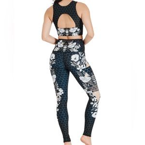 Yoga Democracy Beeloved Set Bra + Leggings Large